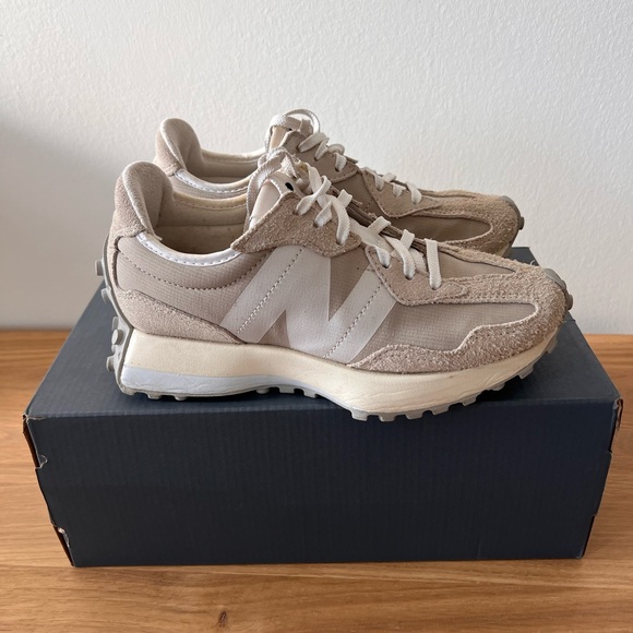 Women’s new balance 327 sneakers size 5.5 - Picture 2 of 2
